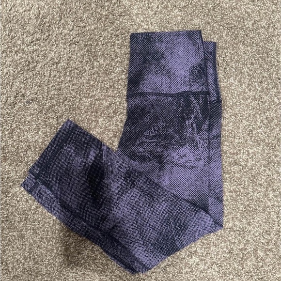 Lululemon Align Crop Leggings - size 6 - Picture 2 of 5